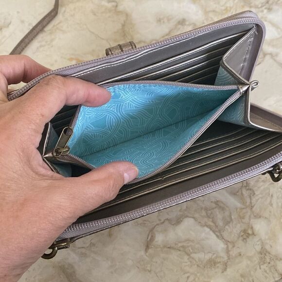 The Sak Redwood 3-In-1 Leather Phone Wallet Crossbody Clutch Purse Metallic - Picture 10 of 13